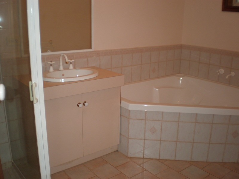 8 Ellwood Court, Swan Hill VIC 3585