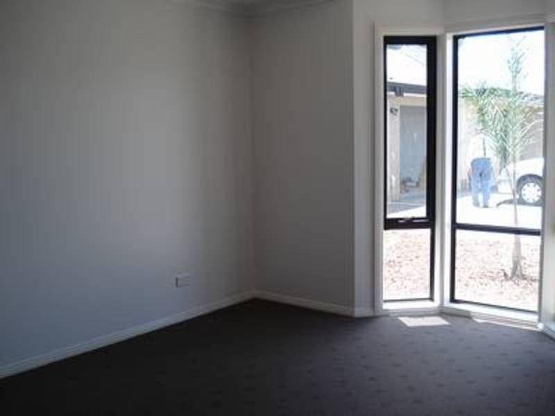 2/8 Betts Court, Swan Hill VIC 3585