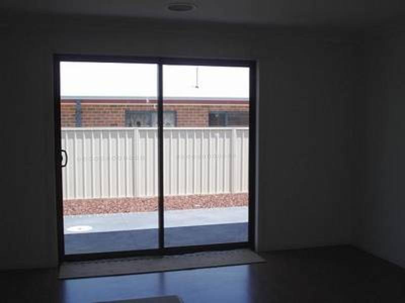 2/8 Betts Court, Swan Hill VIC 3585