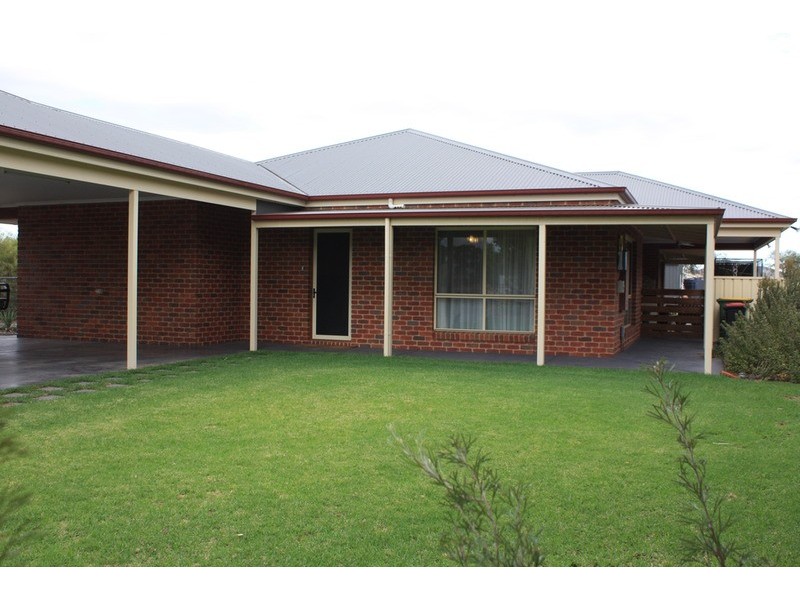 5 Yvonne Close, Swan Hill VIC 3585