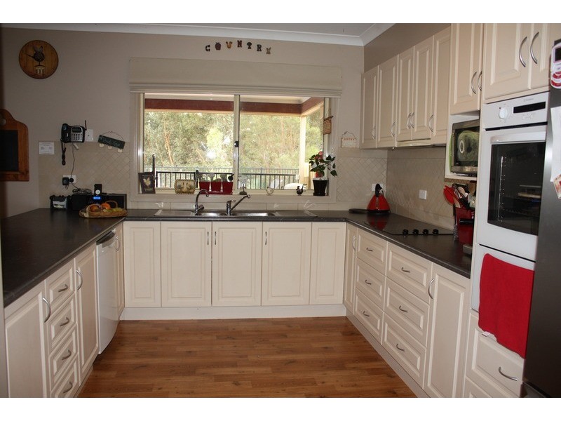 5 Yvonne Close, Swan Hill VIC 3585