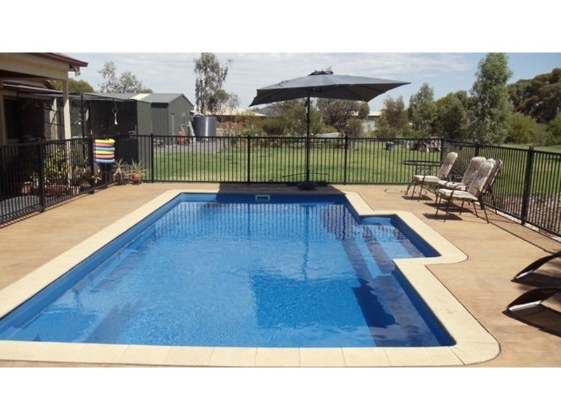 5 Yvonne Close, Swan Hill VIC 3585
