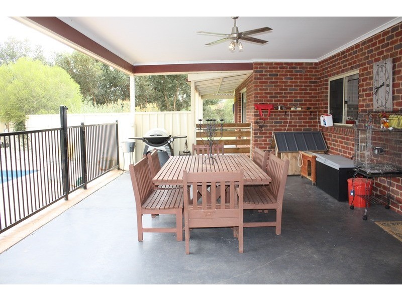 5 Yvonne Close, Swan Hill VIC 3585
