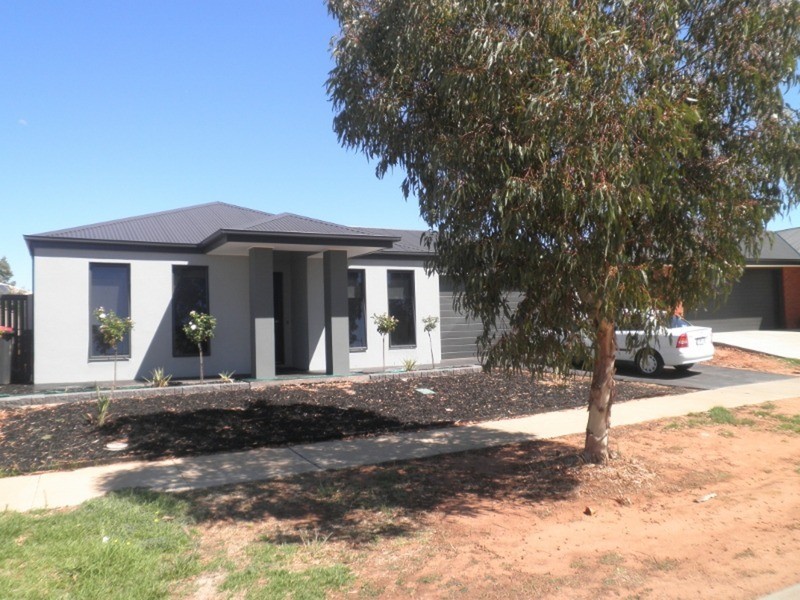 5 Yorrell Close, Swan Hill VIC 3585