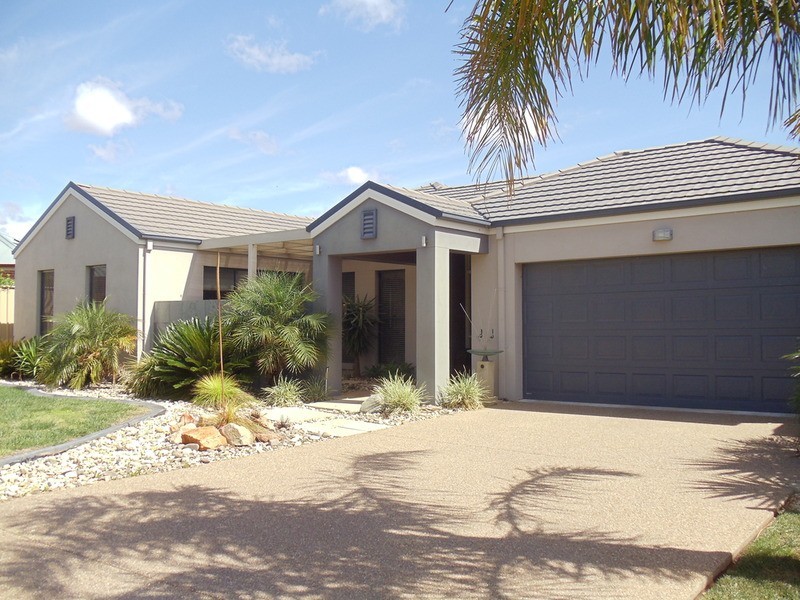 15 Melis Court, Swan Hill VIC 3585