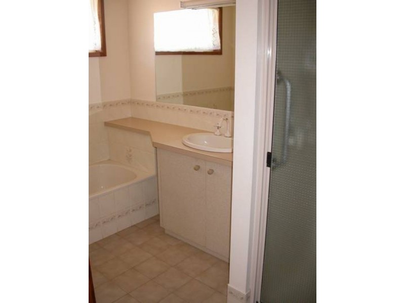 2/10 Everingham Street, Swan Hill VIC 3585