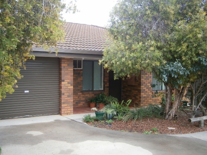 2/64 Stradbroke Avenue, Swan Hill VIC 3585