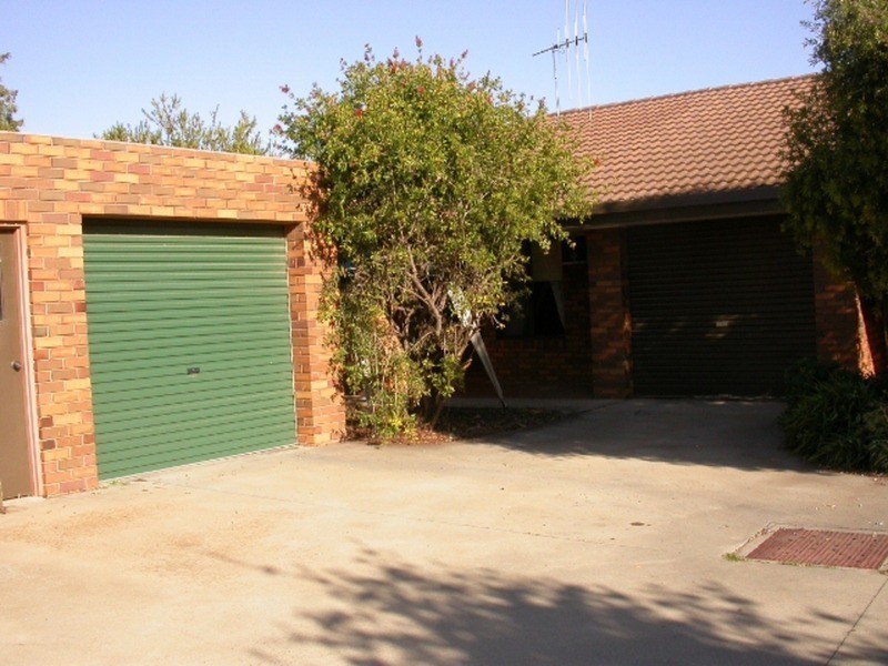 2/64 Stradbroke Avenue, Swan Hill VIC 3585