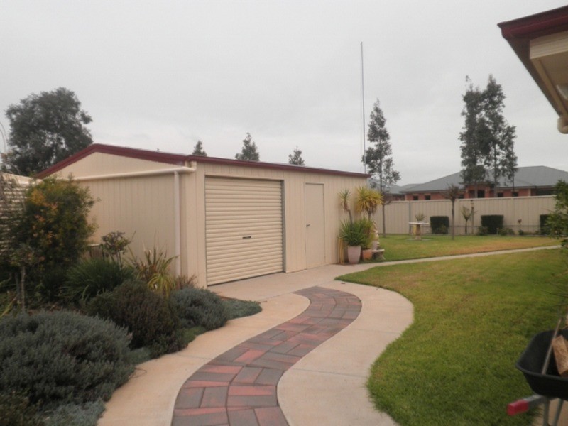 27 Village Way, Swan Hill VIC 3585