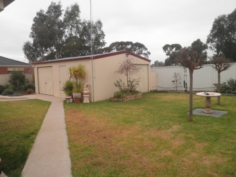 27 Village Way, Swan Hill VIC 3585