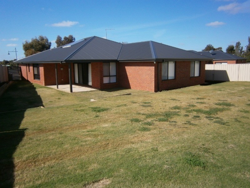 7 Yorrell Close, Swan Hill VIC 3585