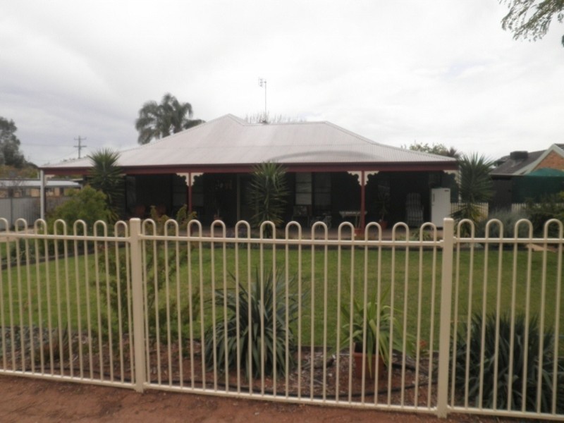 114 Stradbroke Avenue, Swan Hill VIC 3585