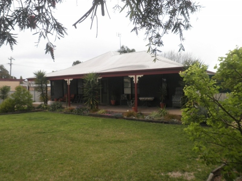 114 Stradbroke Avenue, Swan Hill VIC 3585