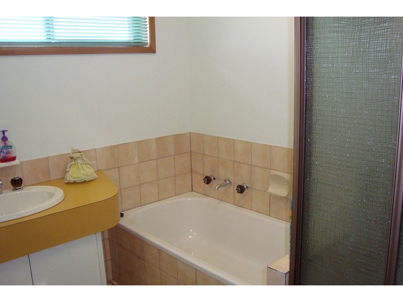 3/64 Stradbroke Avenue, Swan Hill VIC 3585