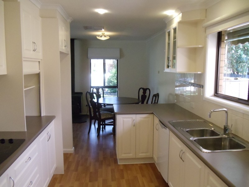 33 Mellor Grove, Swan Hill VIC 3585