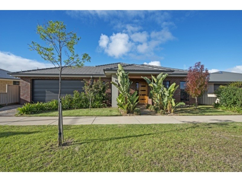 8 Merit Crescent, Swan Hill VIC 3585