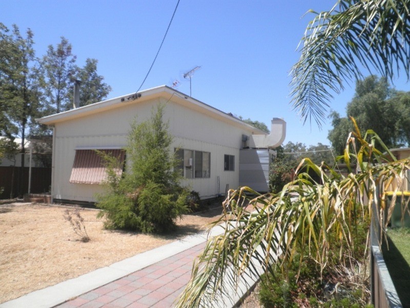 35 Palaroo Street, Swan Hill VIC 3585