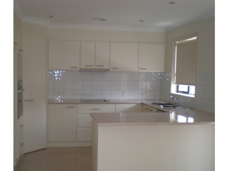 2/10 Betts  Court, Swan Hill VIC 3585