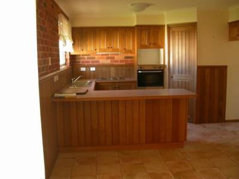 2/74 Stradbroke Avenue, Swan Hill VIC 3585