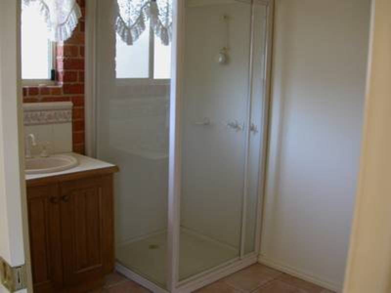 2/74 Stradbroke Avenue, Swan Hill VIC 3585