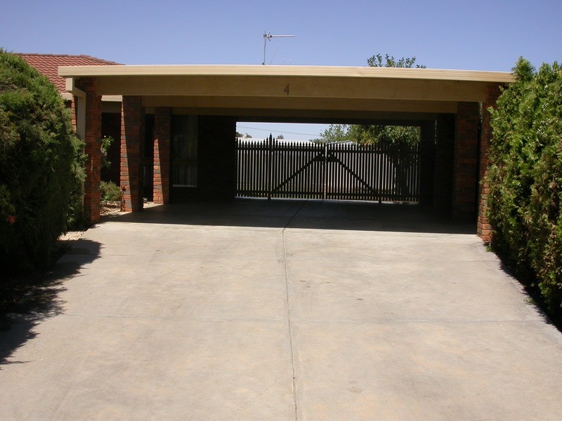 4 Hazel Court, Swan Hill VIC 3585