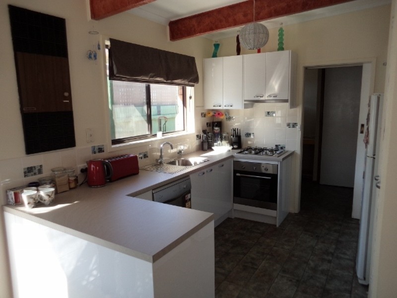 9 Douglas Avenue, Swan Hill VIC 3585