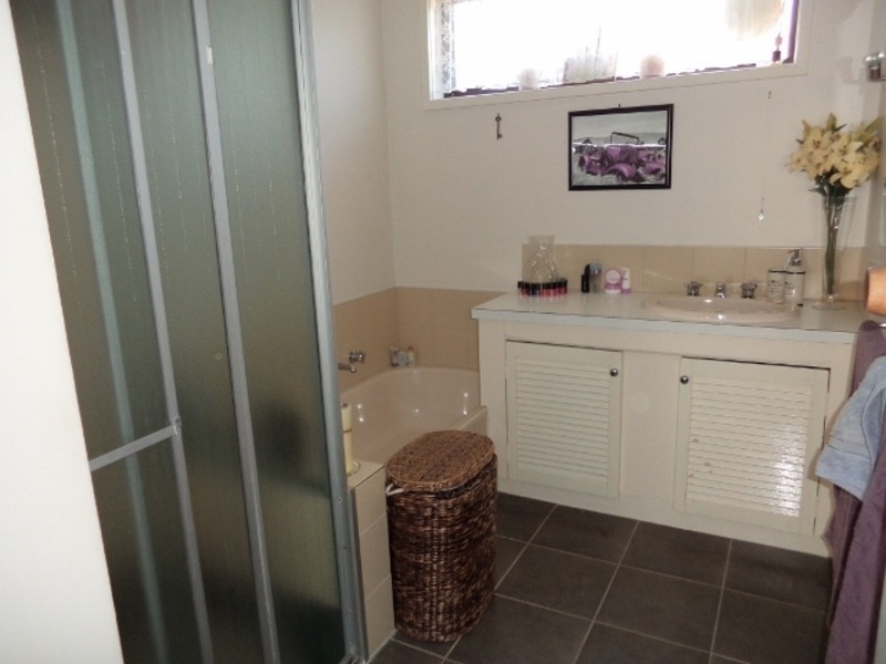 9 Douglas Avenue, Swan Hill VIC 3585