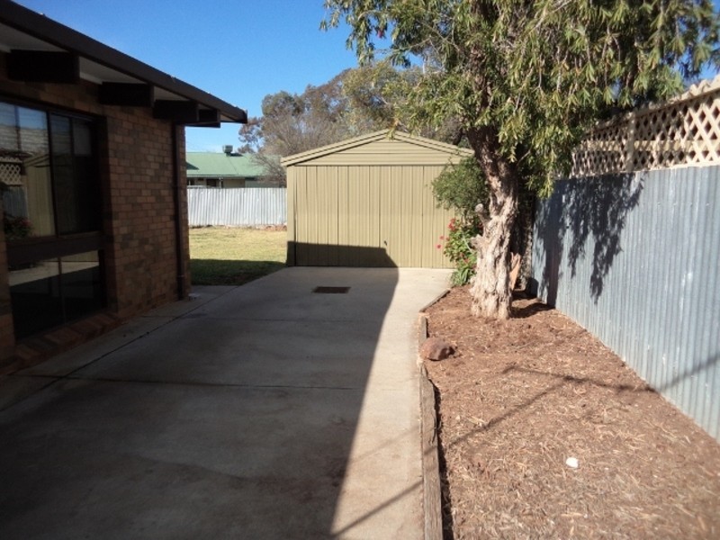 9 Douglas Avenue, Swan Hill VIC 3585