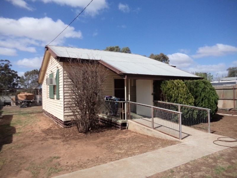 54 Stradbroke Avenue, Nyah VIC 3594