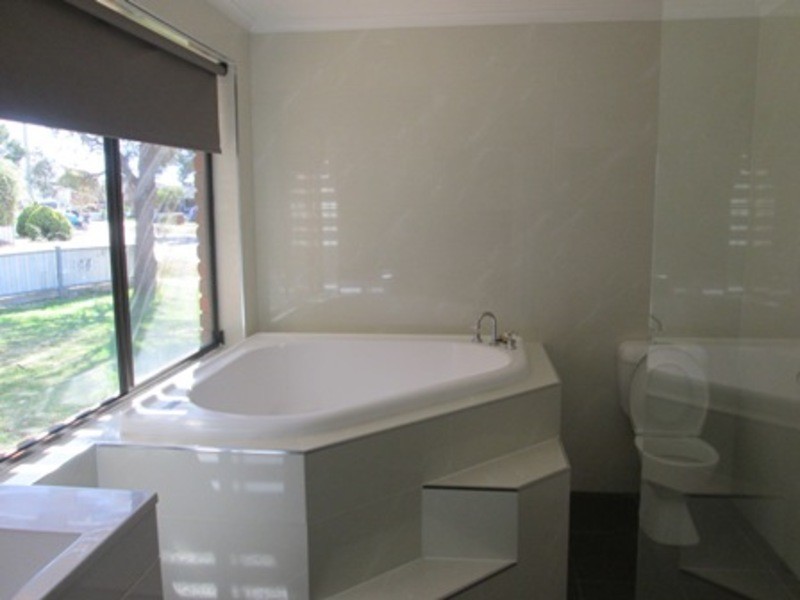 8 Barwick  Court, Swan Hill VIC 3585