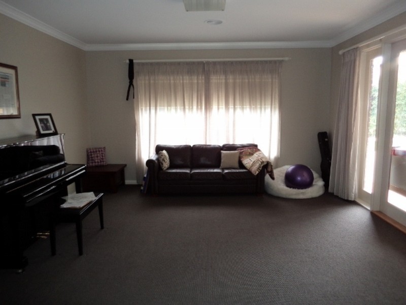 18 Village Way, Swan Hill VIC 3585