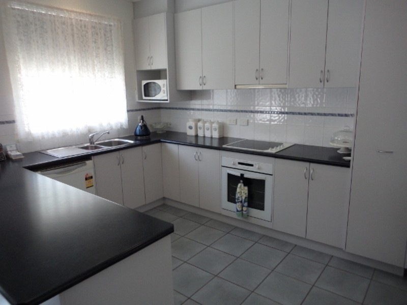 2/82 Stradbroke Avenue, Swan Hill VIC 3585