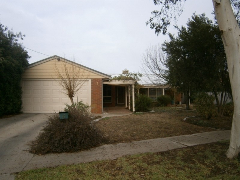 17 Poole Boulevard, Swan Hill VIC 3585