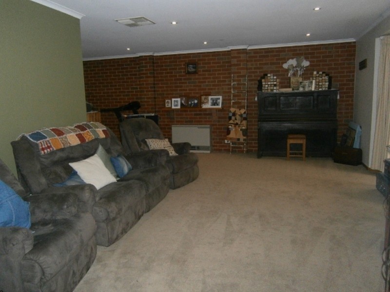 17 Poole Boulevard, Swan Hill VIC 3585