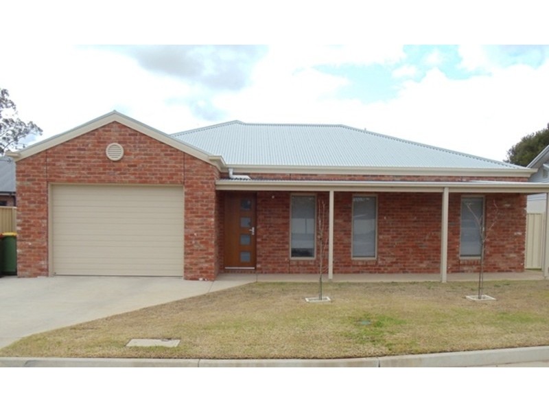 2/9 Palaroo Street, Swan Hill VIC 3585