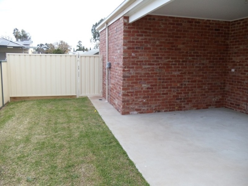 2/9 Palaroo Street, Swan Hill VIC 3585