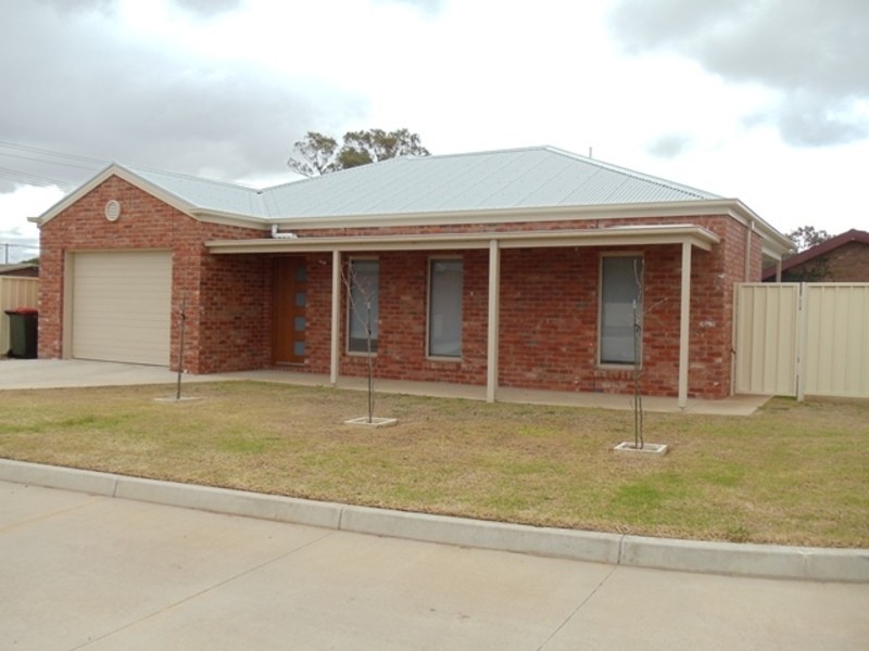 2/9 Palaroo Street, Swan Hill VIC 3585