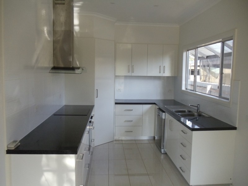 12 Holloway Grove, Swan Hill VIC 3585