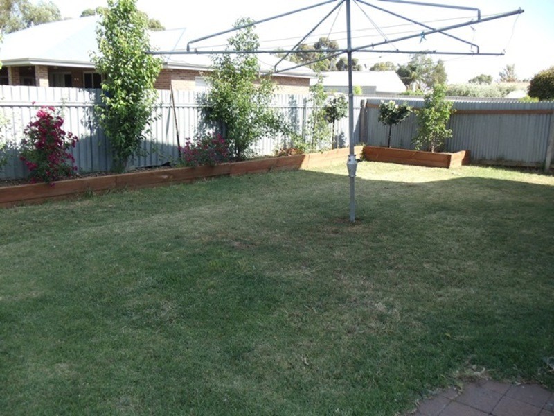 12 Holloway Grove, Swan Hill VIC 3585