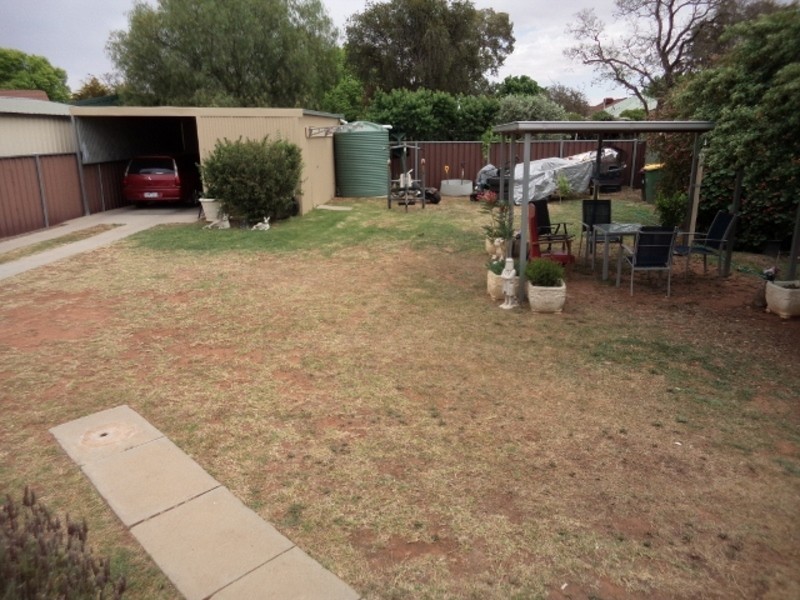 38 Stradbroke Avenue, Swan Hill VIC 3585