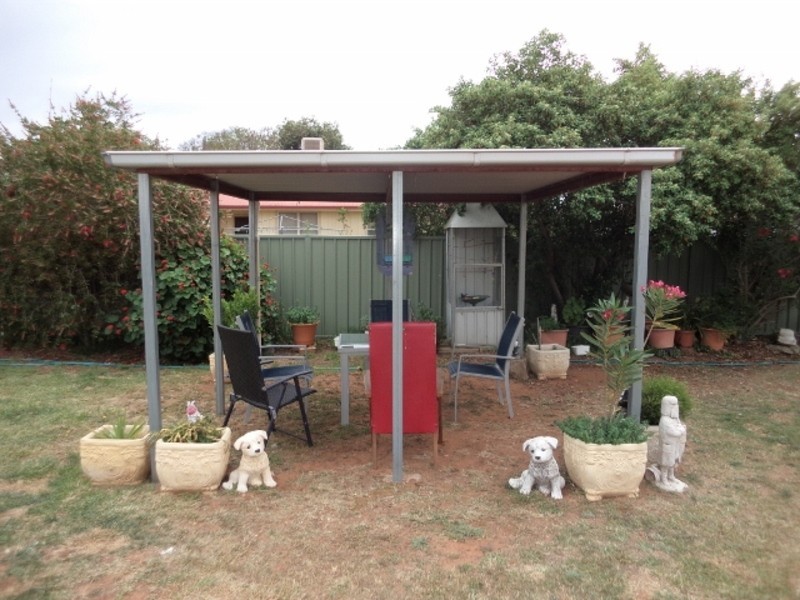 38 Stradbroke Avenue, Swan Hill VIC 3585