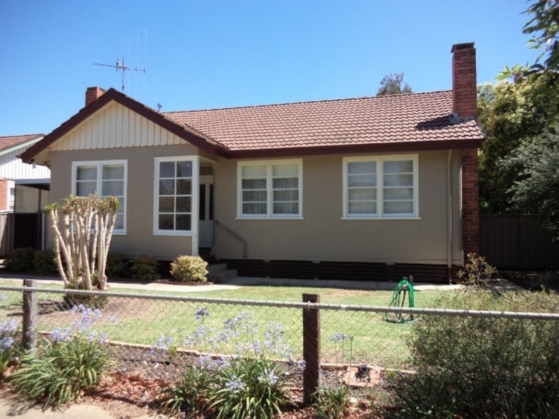 8 Mundle Avenue, Swan Hill VIC 3585