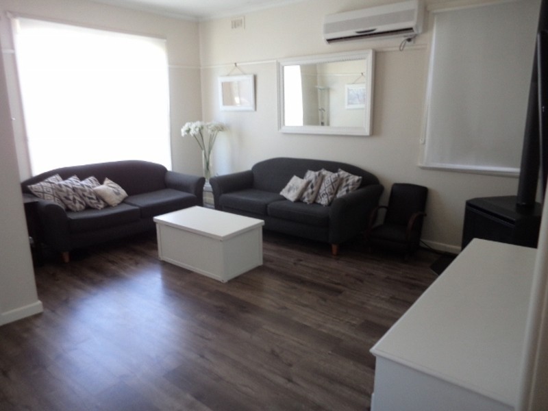 8 Mundle Avenue, Swan Hill VIC 3585