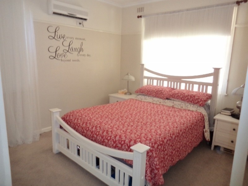 8 Mundle Avenue, Swan Hill VIC 3585