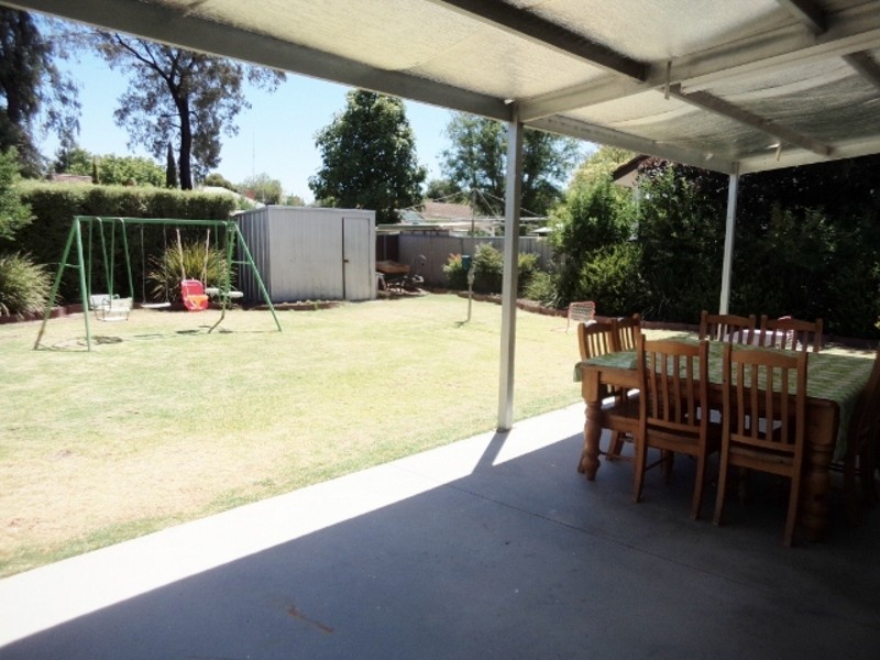 8 Mundle Avenue, Swan Hill VIC 3585