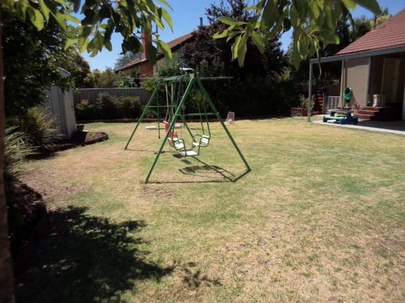 8 Mundle Avenue, Swan Hill VIC 3585