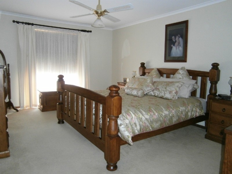 32 Dunstone Street, Swan Hill VIC 3585