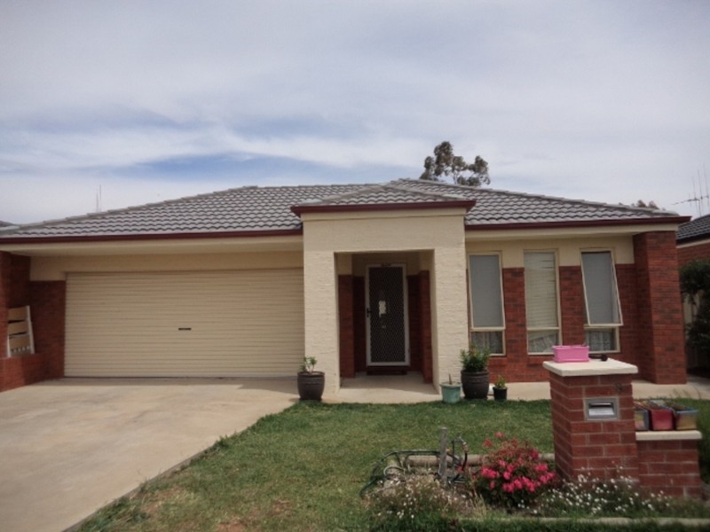 8 Gaethan Drive, Swan Hill VIC 3585