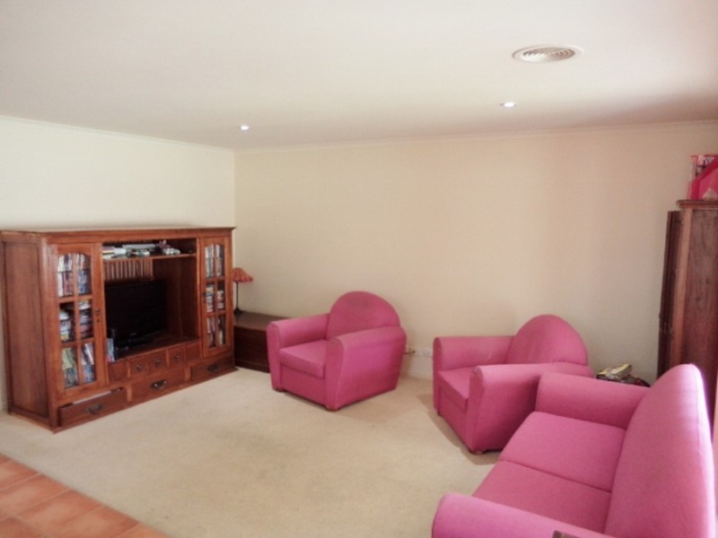 8 Gaethan Drive, Swan Hill VIC 3585