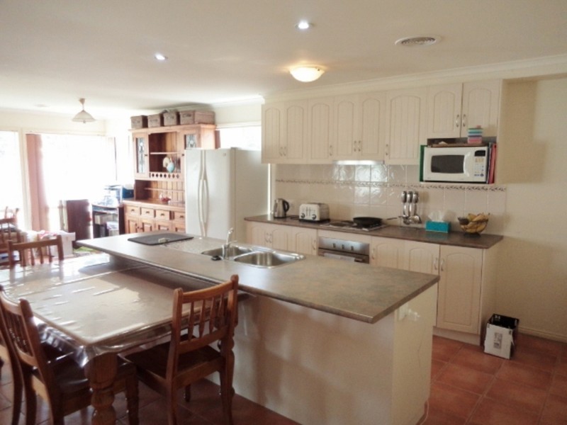 8 Gaethan Drive, Swan Hill VIC 3585